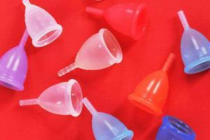 Bunte Menstruationstassen aus medizinischem Silikon