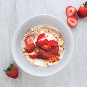 Erdbeer-Porridge: das perfekte Zyklus-Rezept